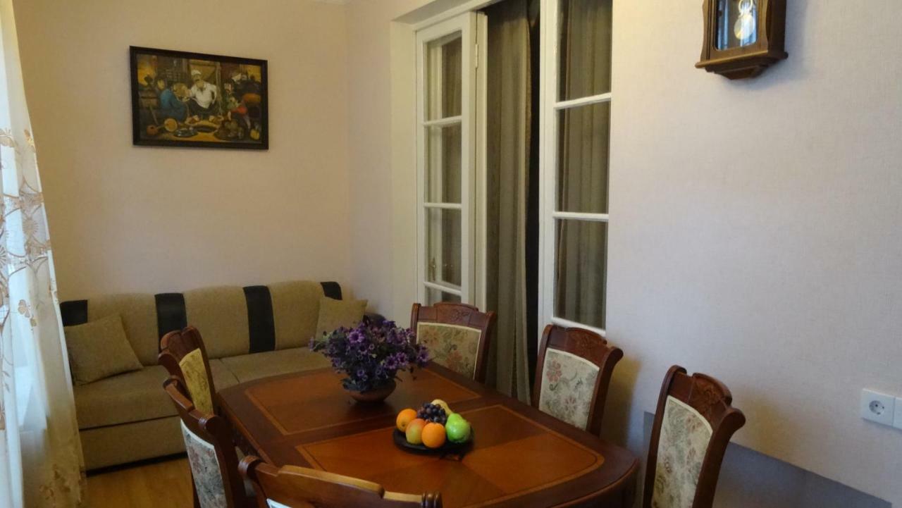 Apartment Vake-Saburtalo Тбилиси Екстериор снимка